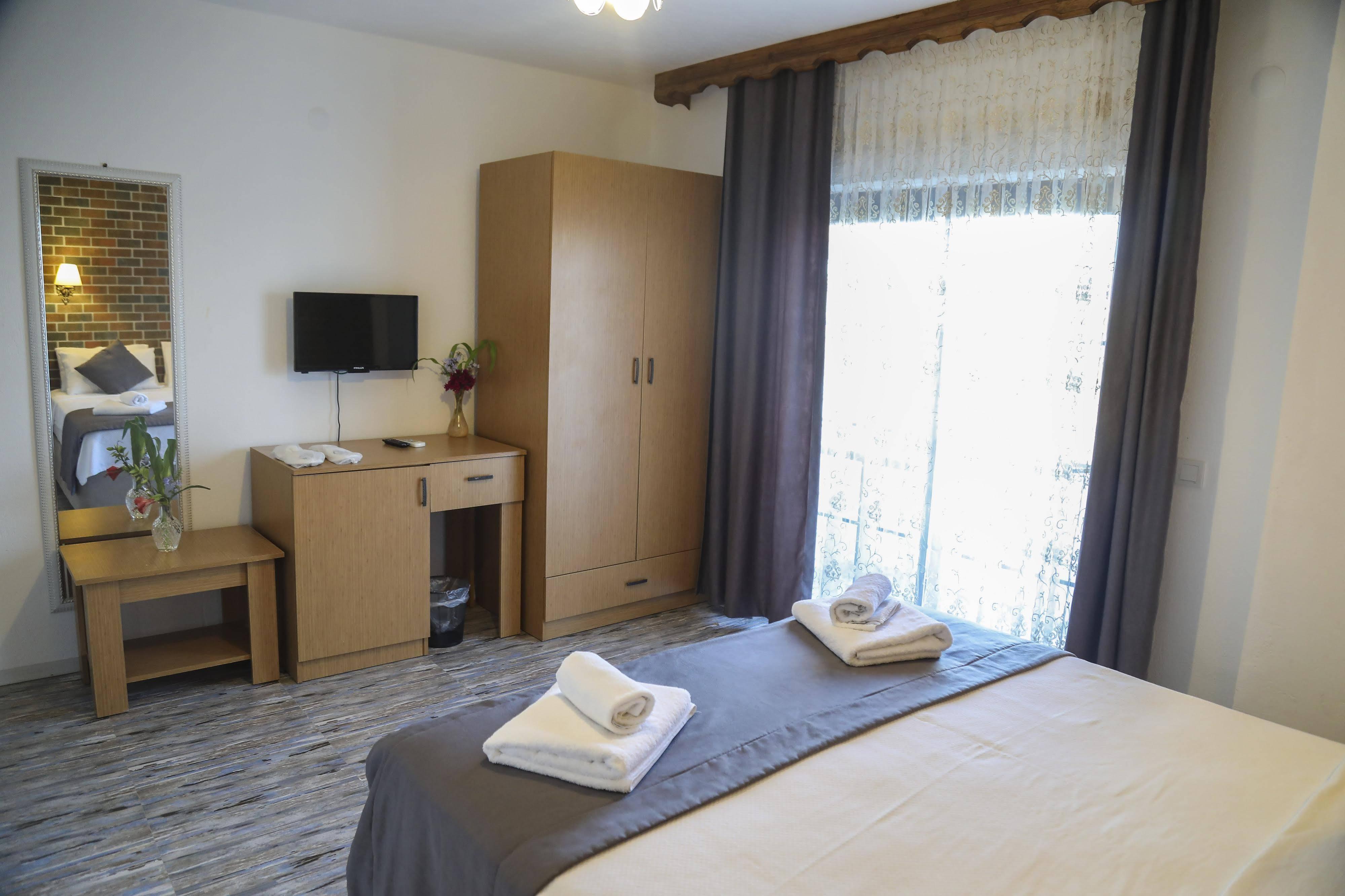 Aksu Hotel Alacati Exterior photo