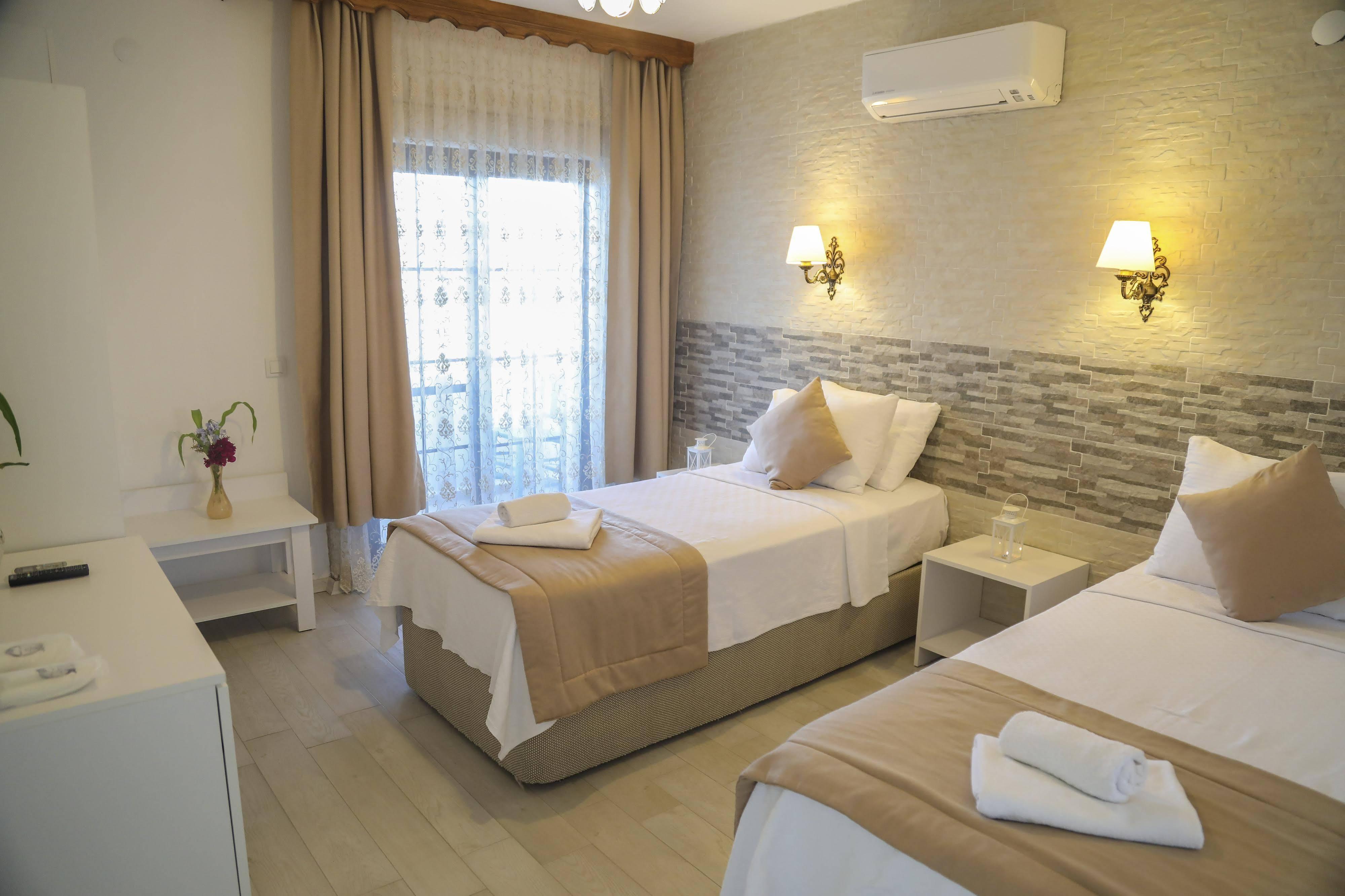 Aksu Hotel Alacati Exterior photo
